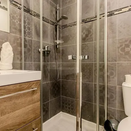 Magnan Avec Jardin Proche Des Plages Apartman